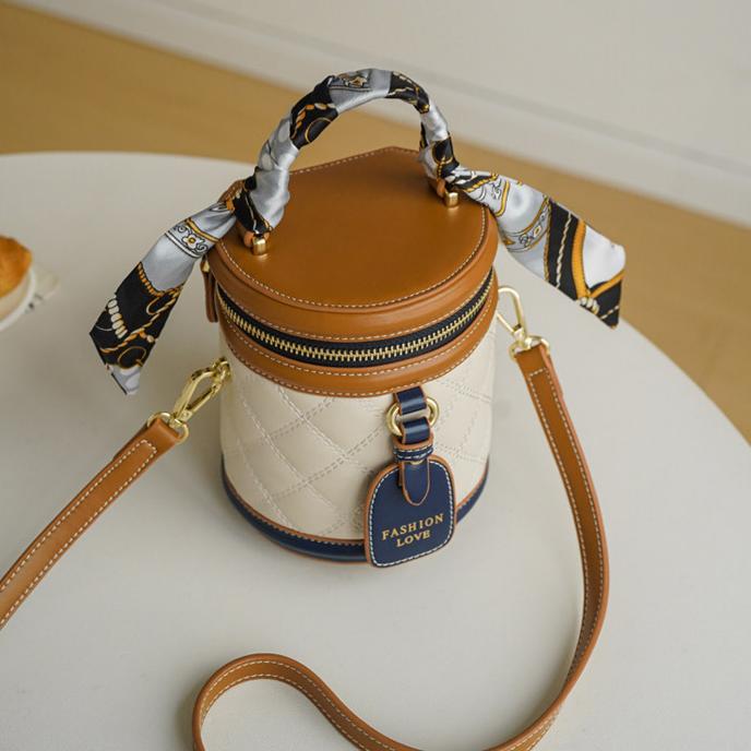 Amélie Quilted Mini Bucket Bag HR06