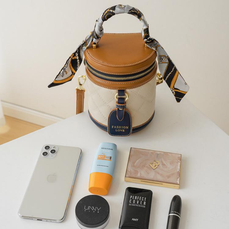 Amélie Quilted Mini Bucket Bag HR06