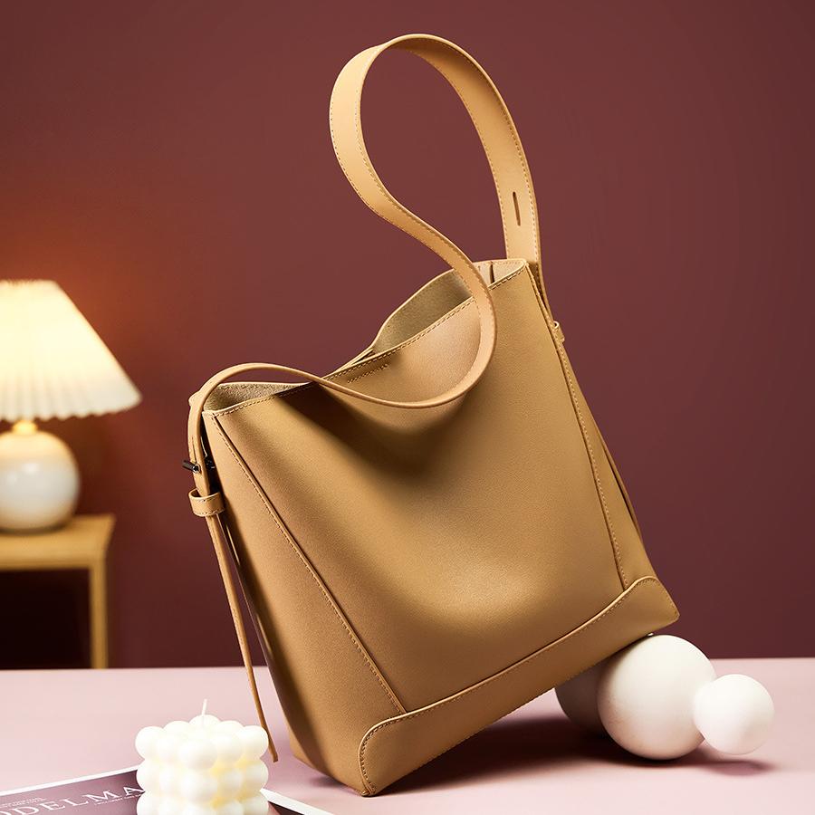 Aveline Structured Leather Shoulder Tote AT25