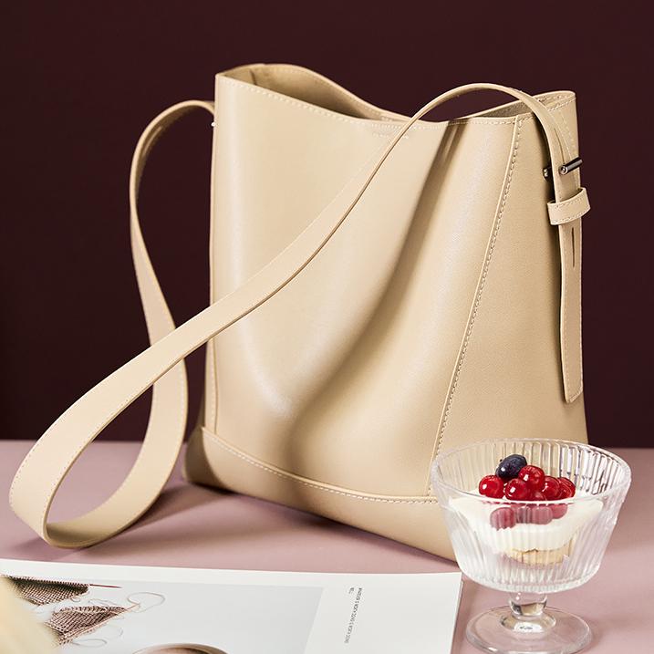 Aveline Structured Leather Shoulder Tote AT25