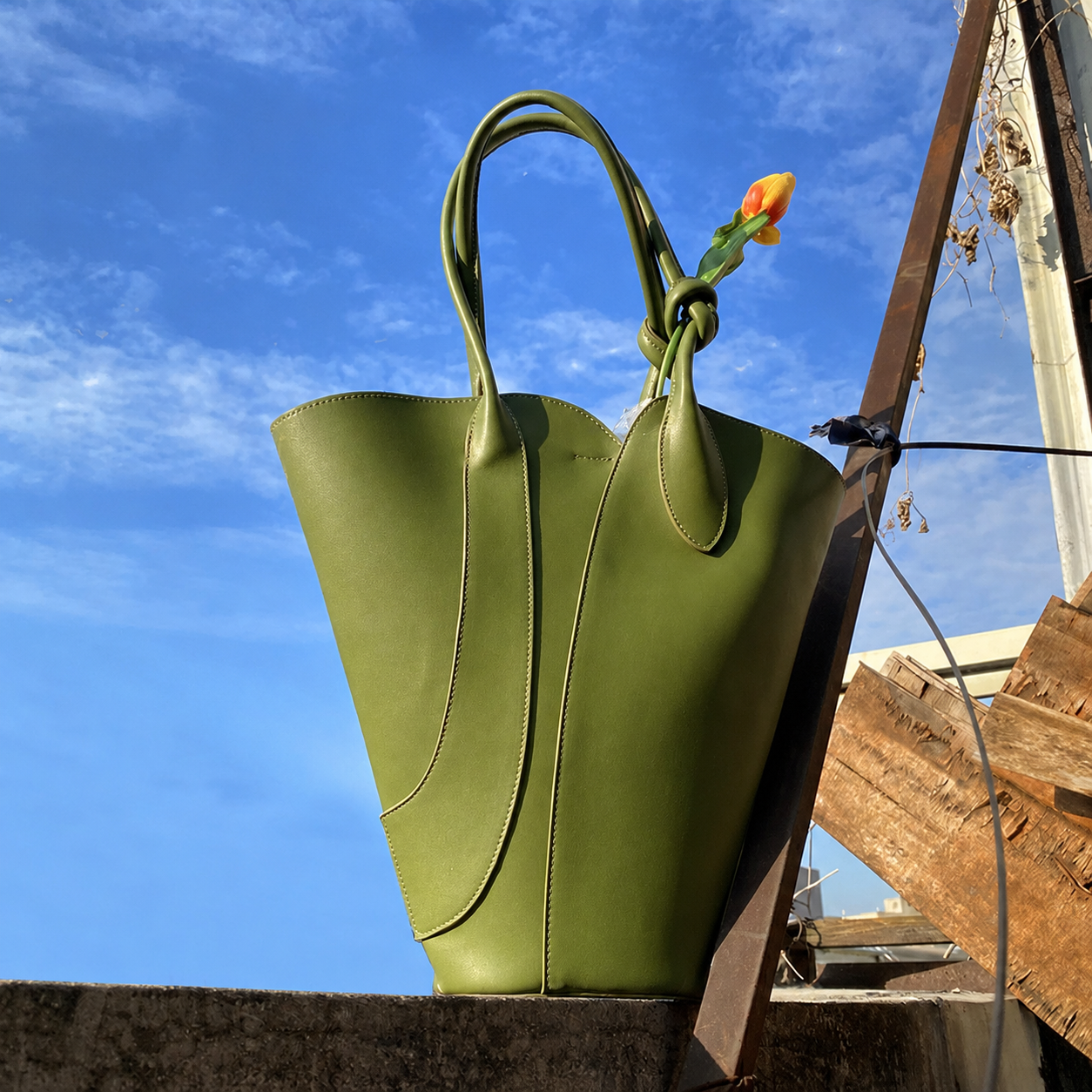 Élan Knot Tote Bag CW41