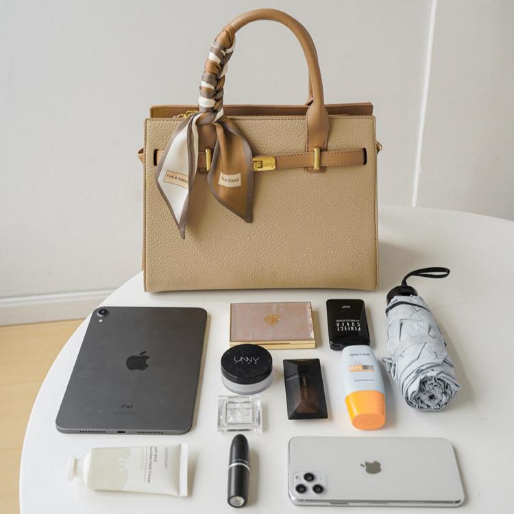 Élan Structured Shoulder Bag CJ406