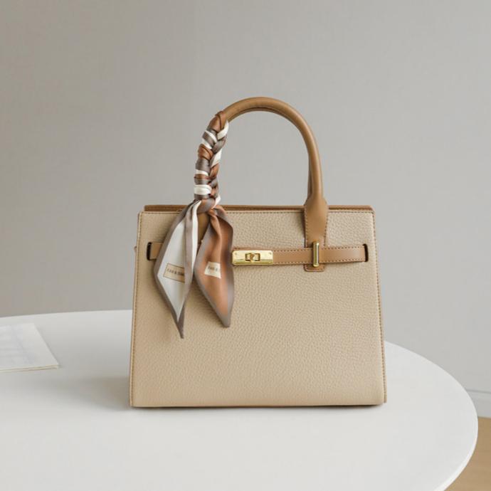 Élan Structured Shoulder Bag CJ406
