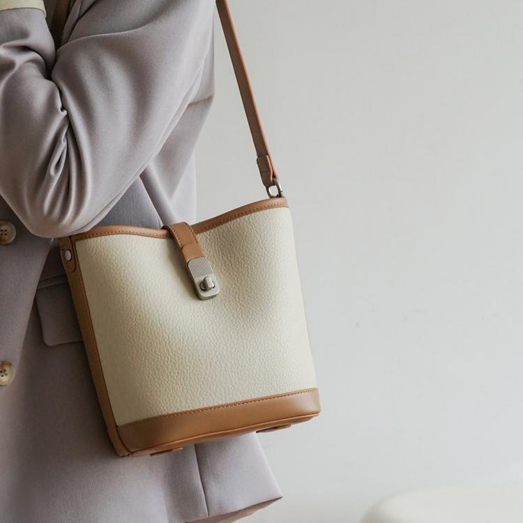 Elara Pebbled Crossbody Bucket Bag BK47