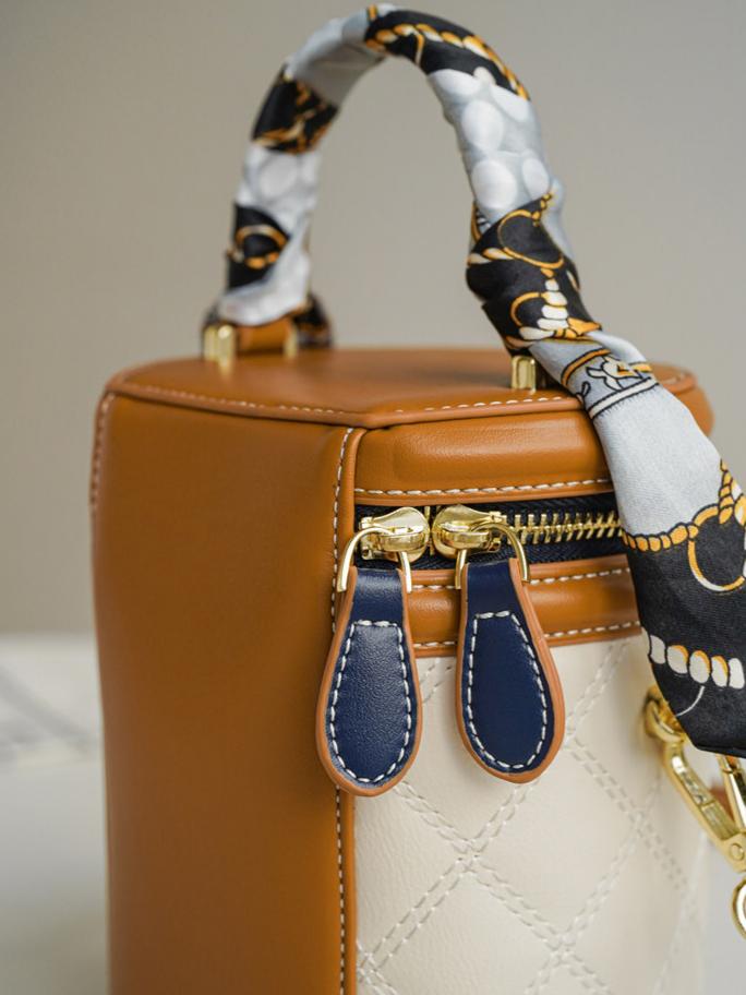 Amélie Quilted Mini Bucket Bag HR06