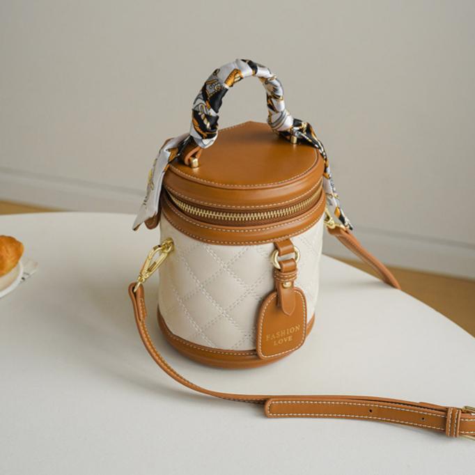 Amélie Quilted Mini Bucket Bag HR06