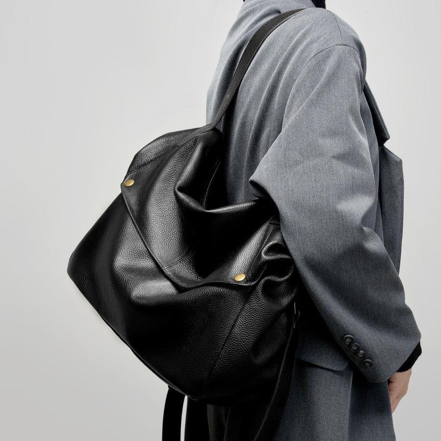 Amélie Soft-Grain Leather Slouch Tote AT36
