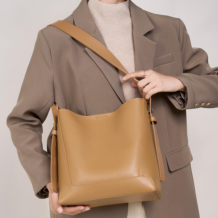 Aveline Structured Leather Shoulder Tote AT25