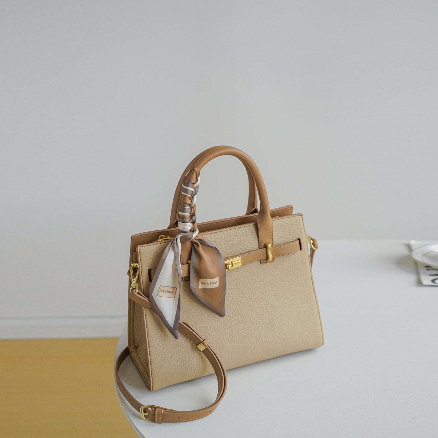 Élan Structured Shoulder Bag CJ406