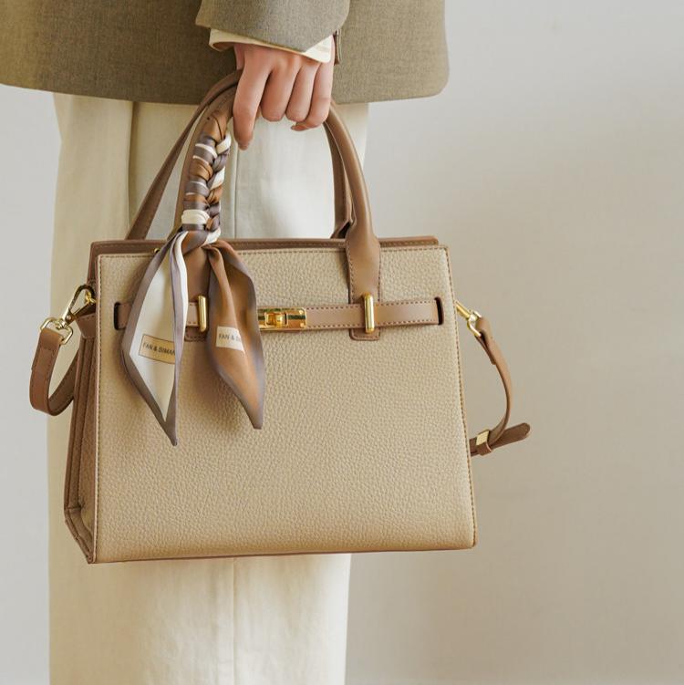 Élan Structured Shoulder Bag CJ406