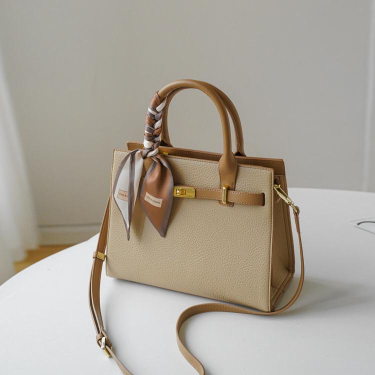 Élise Structured Pebbled Leather Tote Bag WZ43