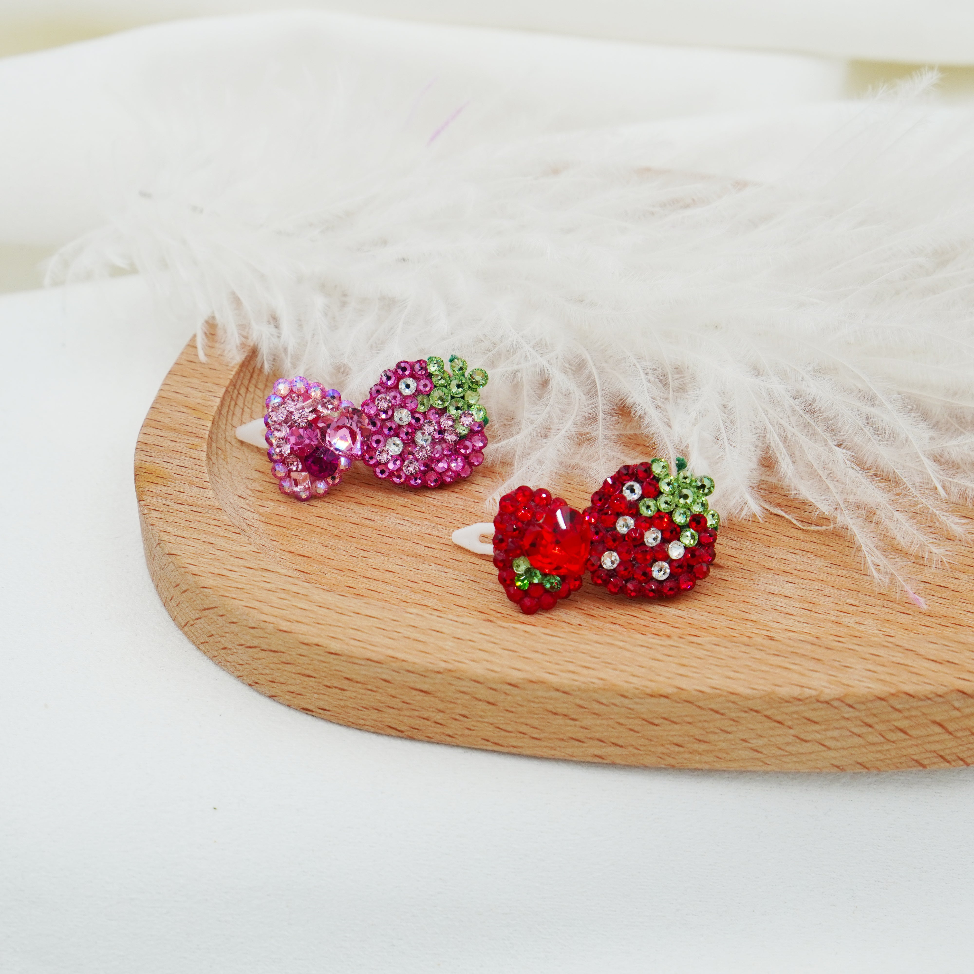 Lunapaw Heart Strawberry Luxury Crystal Top Clip TP27