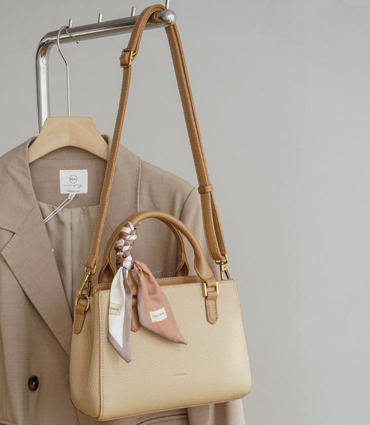 Luxe Pebbled Leather Boston Crossbody Bag with Silk Scarf DW70
