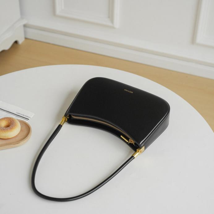 Noir Arc Shoulder Bag MF320